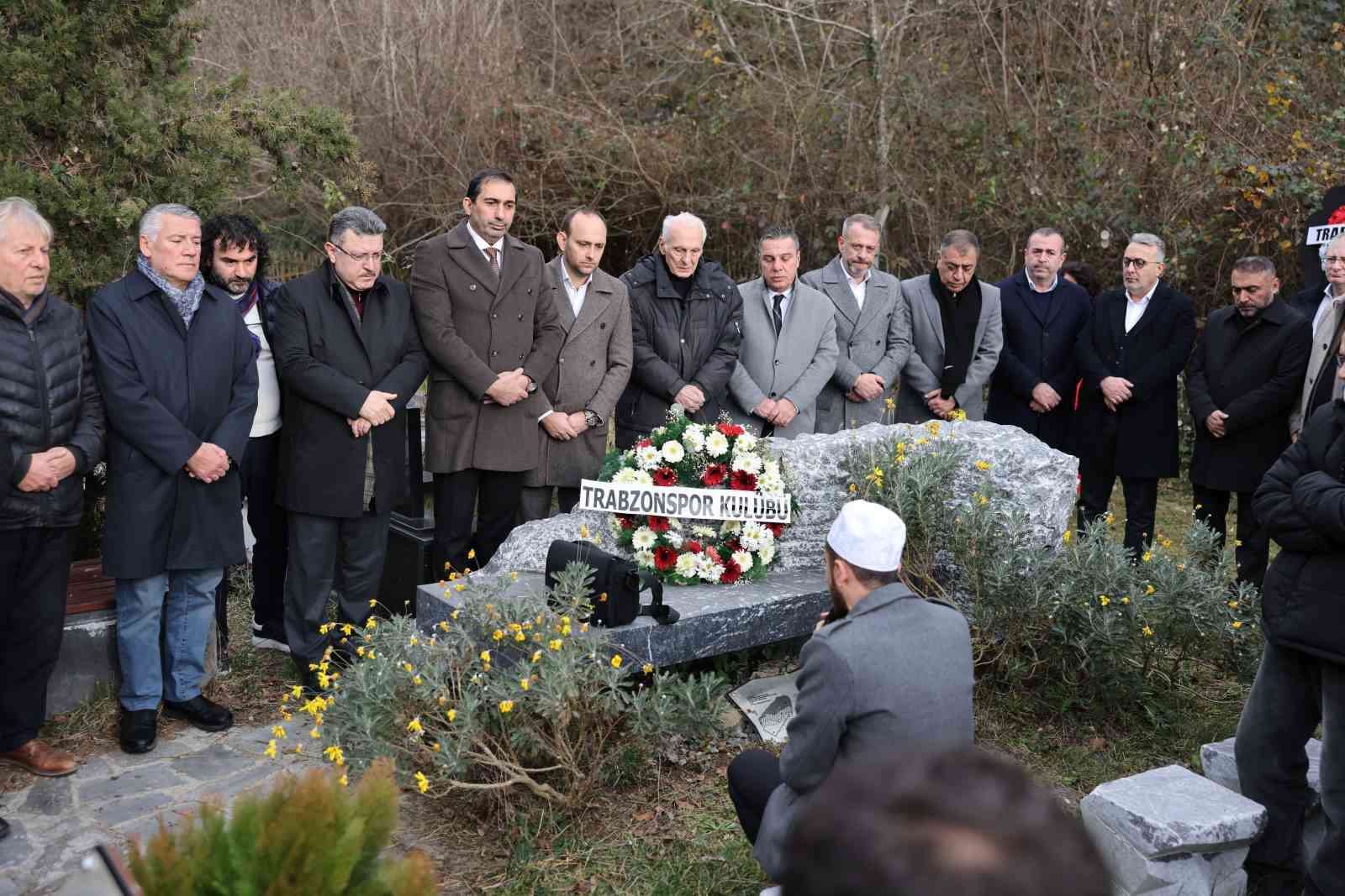 Özkan Sümer, kabri başında anıldı