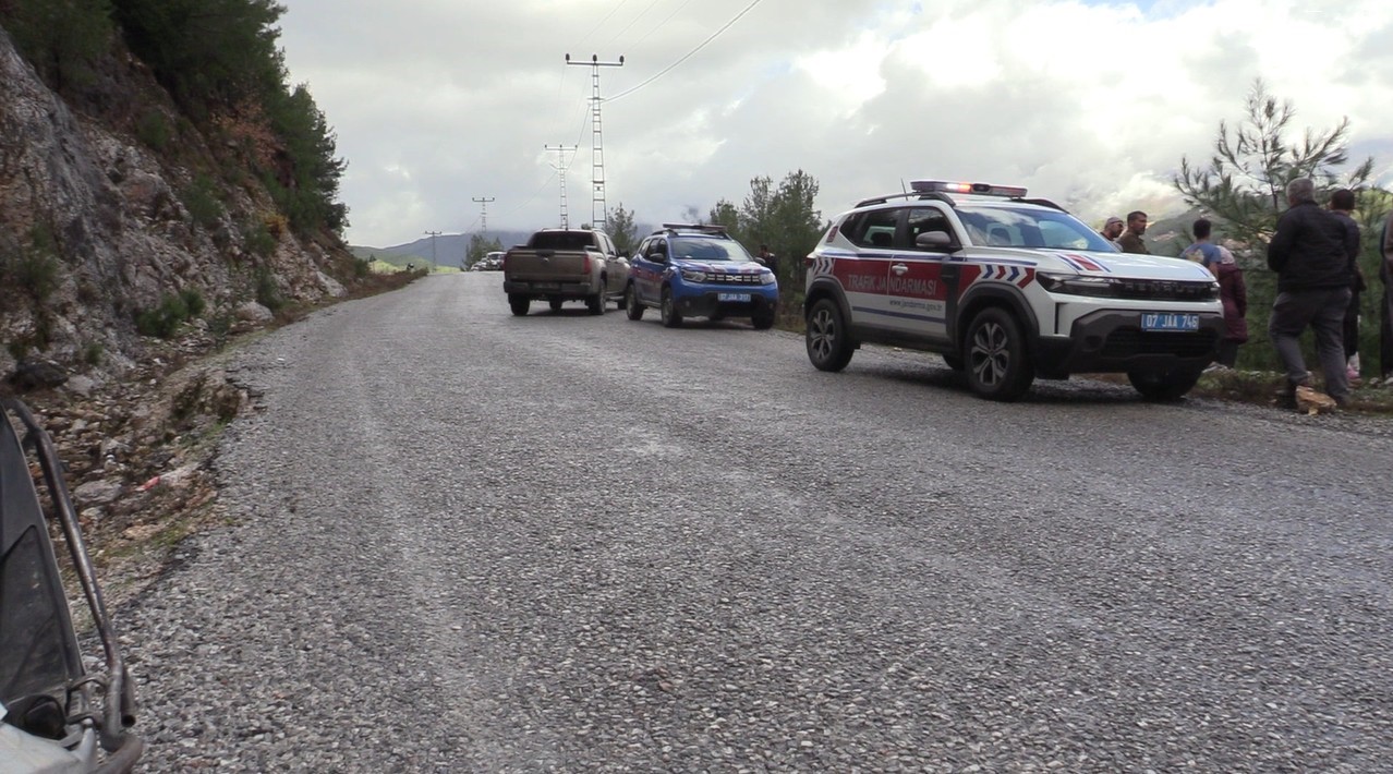 Alanya’da kamyonet dereye uçtu: 1 ölü, 1 yaralı
