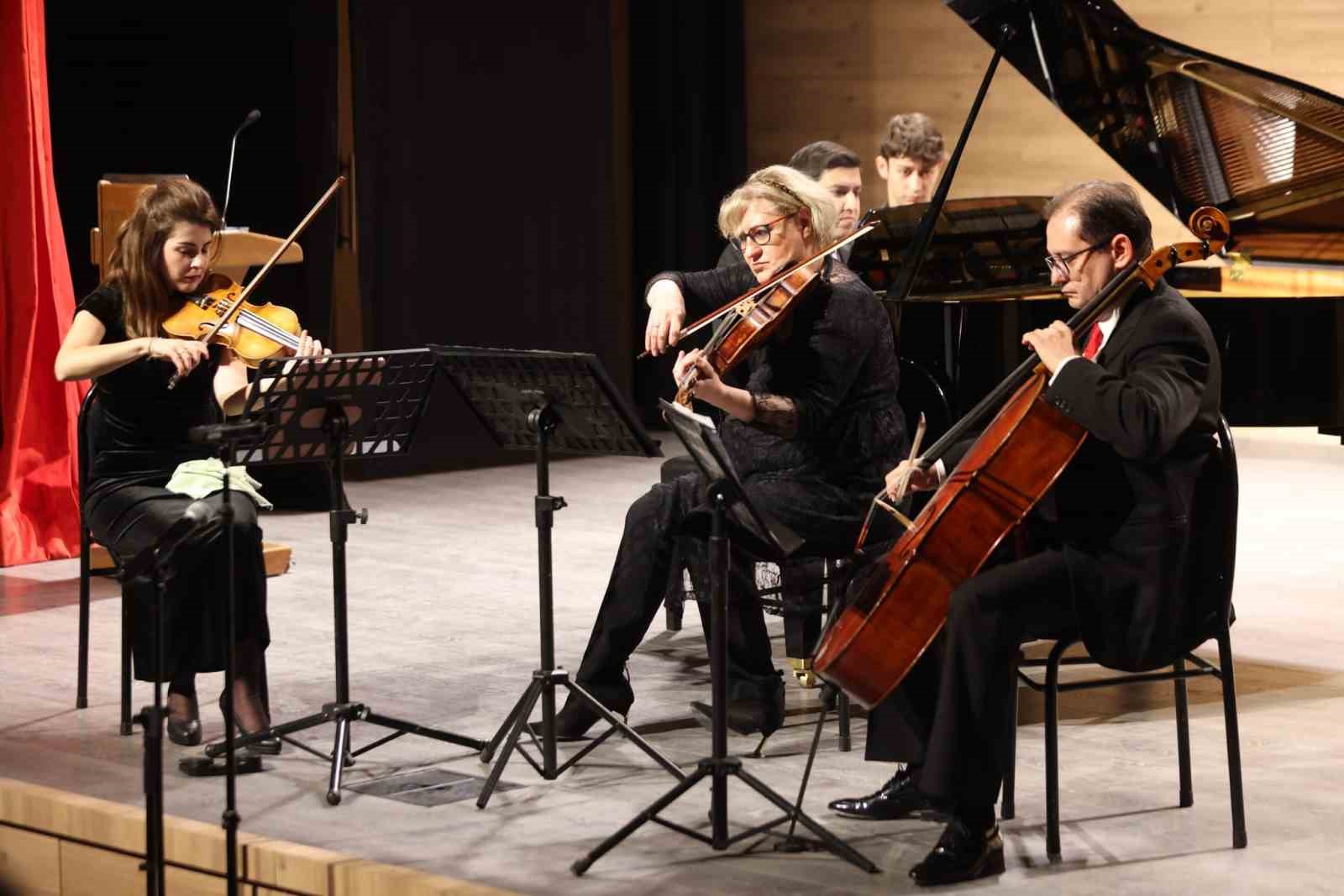 Odunpazarı Belediyesi’nin müzik grubu OPA QUADRO’dan etkileyici performans