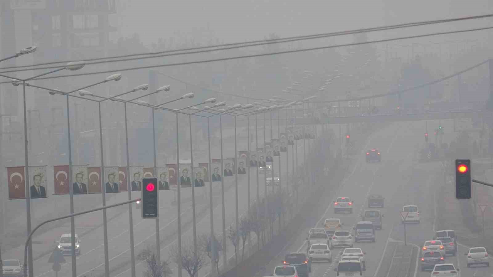 Diyarbakır’da sisin etkisi devam ediyor