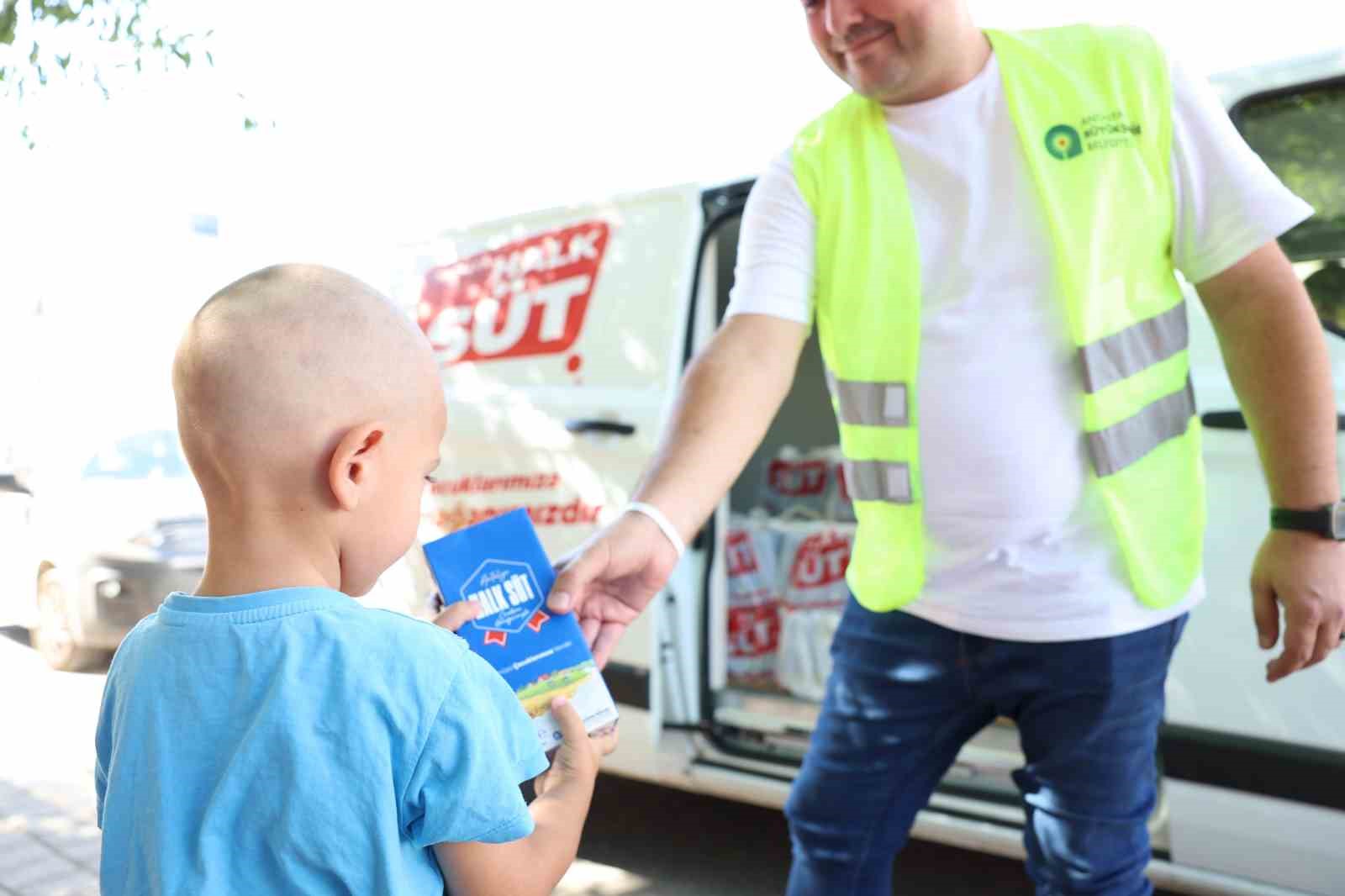 Antalya Büyükşehir Belediyesi sosyal destekleriyle hayatlara dokunuyor