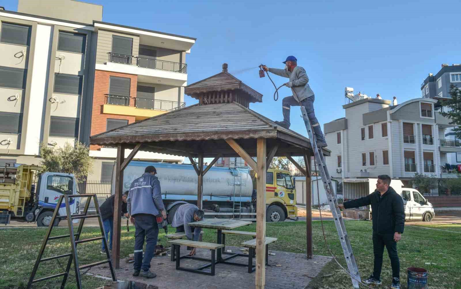 Kepez Belediyesi hizmet için bürokratları ile sahada
