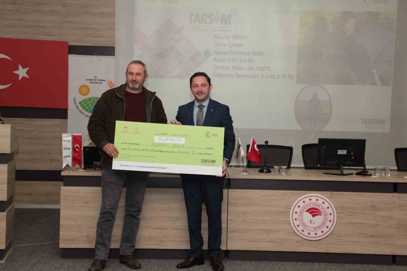 Biga&rsquo;daki afetten etkilenen &uuml;reticilere temsilci &ccedil;ekler dağıtıldı
