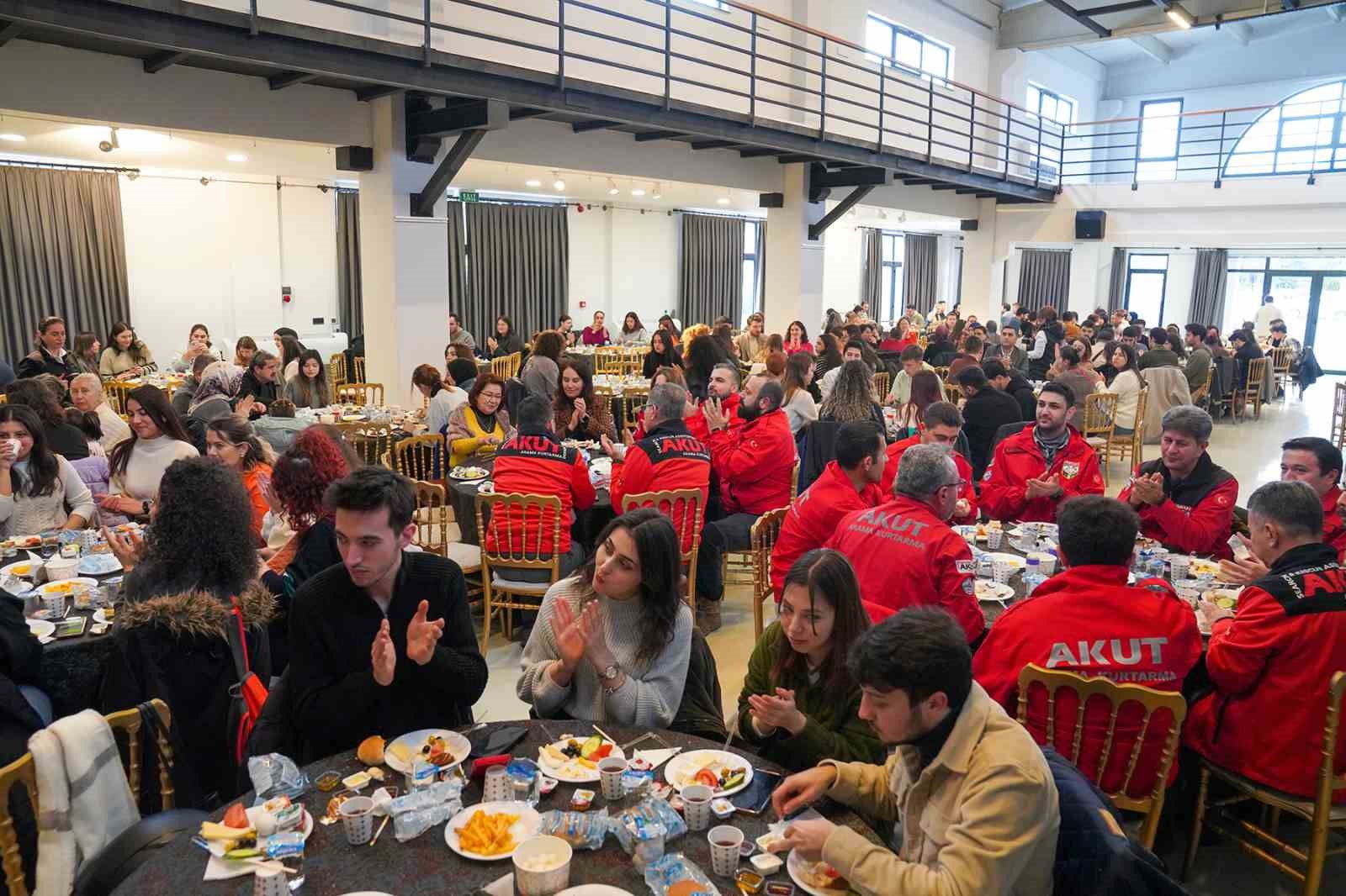 Gen&ccedil;lik Merkezleri &ouml;ğrencileri buluşturdu
