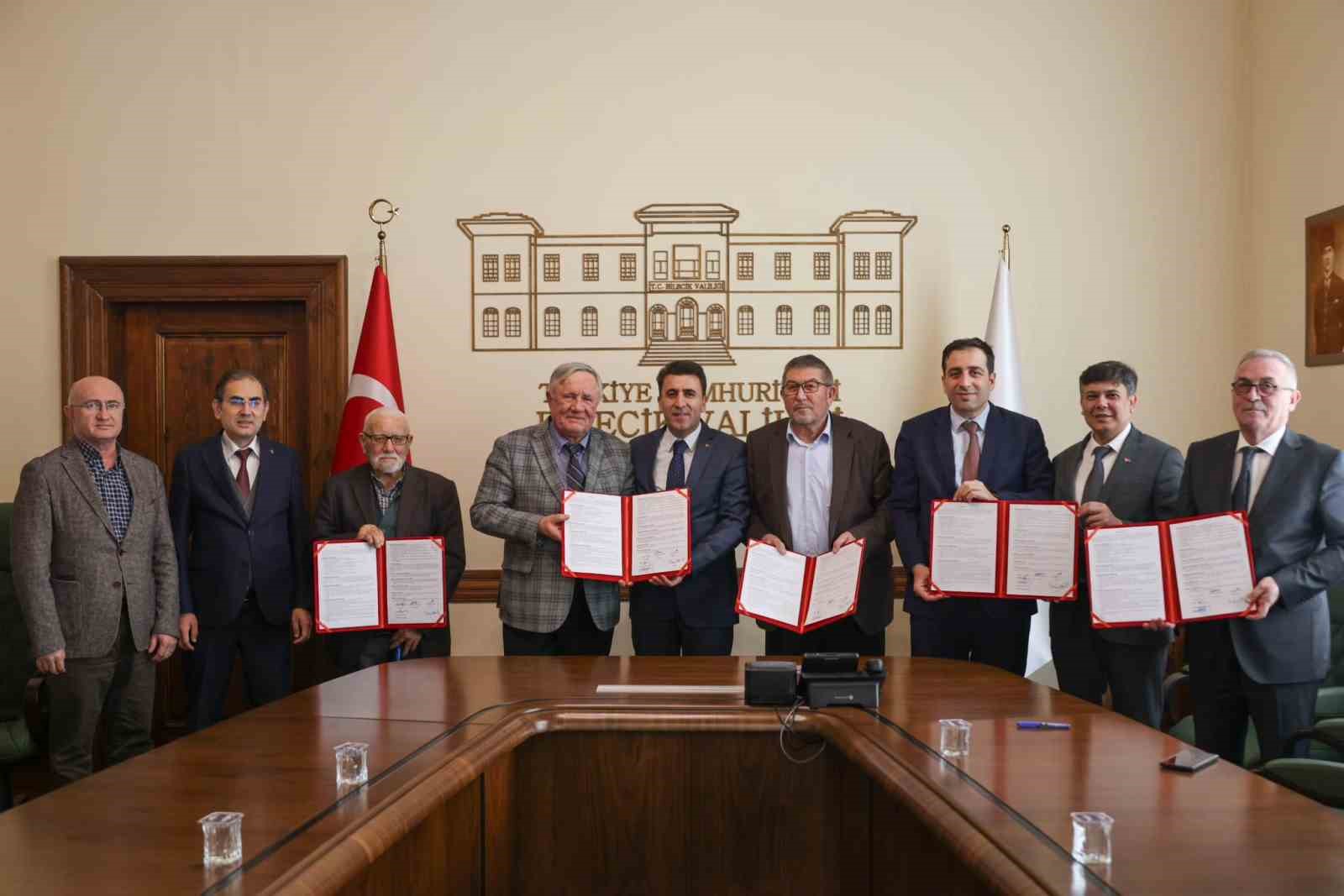 Bilecik&rsquo;te okul inşaatı i&ccedil;in imzalar atıldı
