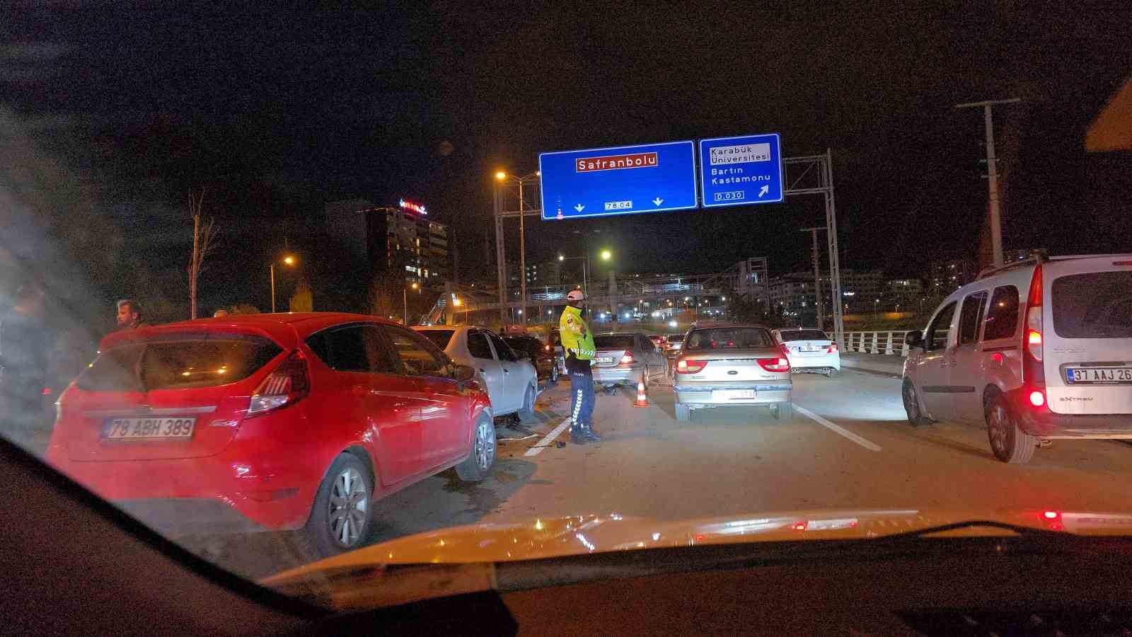 Karabük’te 5 araçlı zincirleme trafik kazası: 3 yaralı