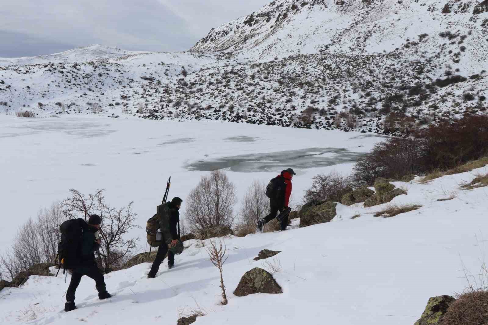 Buz Tutan Pırdanos Gölü büyülüyor
