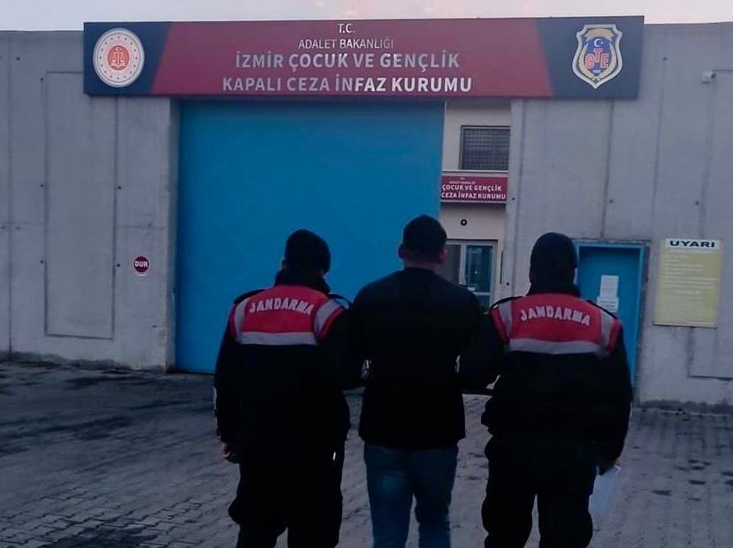 Manisa’da 22 yıl hapis cezası ile aranan 17 yaşındaki genç tutuklandı