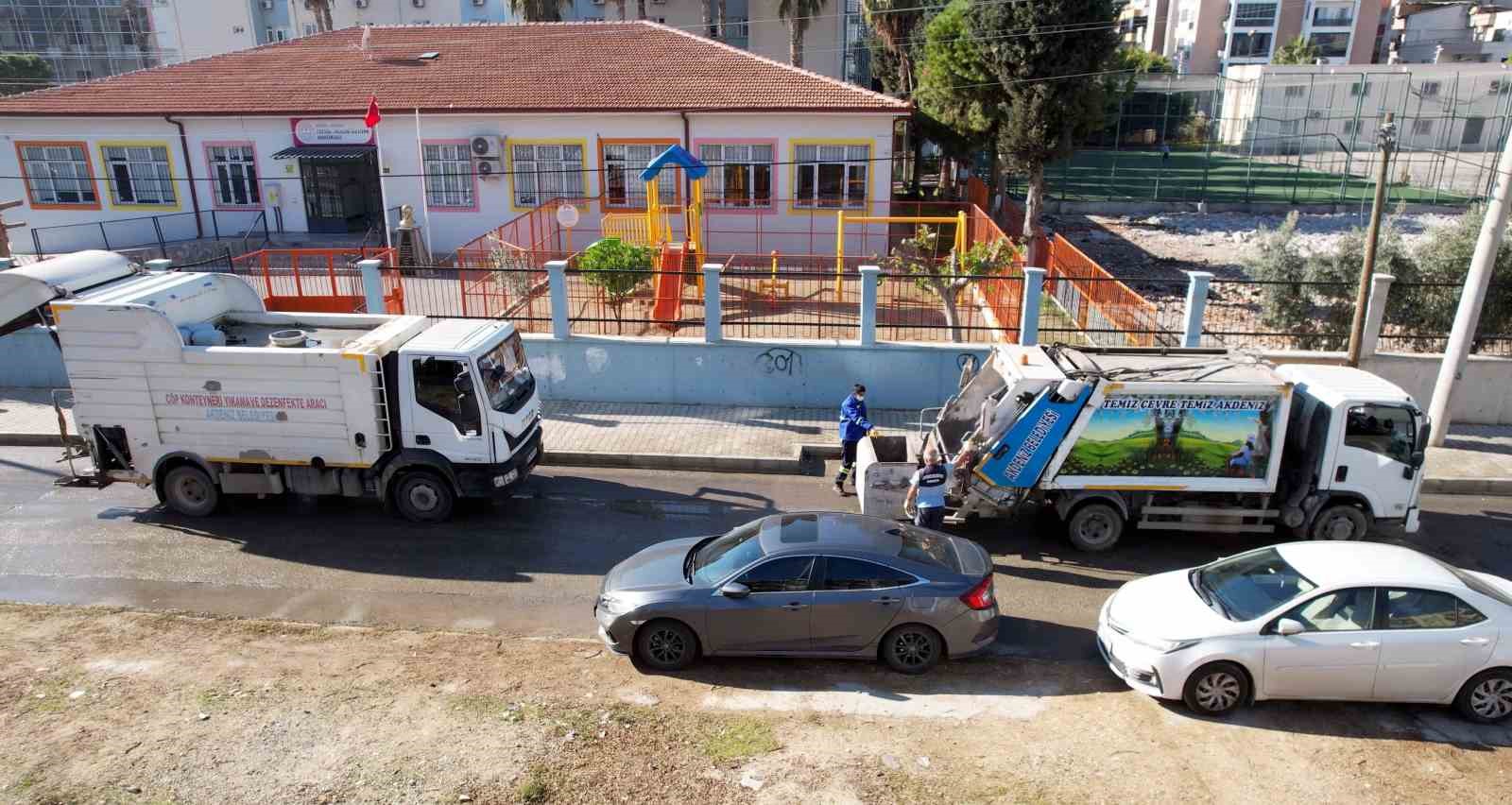 Akdeniz’de temizlik ve dezenfekte çalışmaları devam ediyor