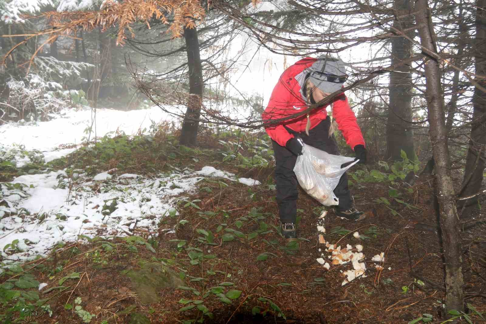 Karlı havaya rağmen 15 kilometre yürüdüler
