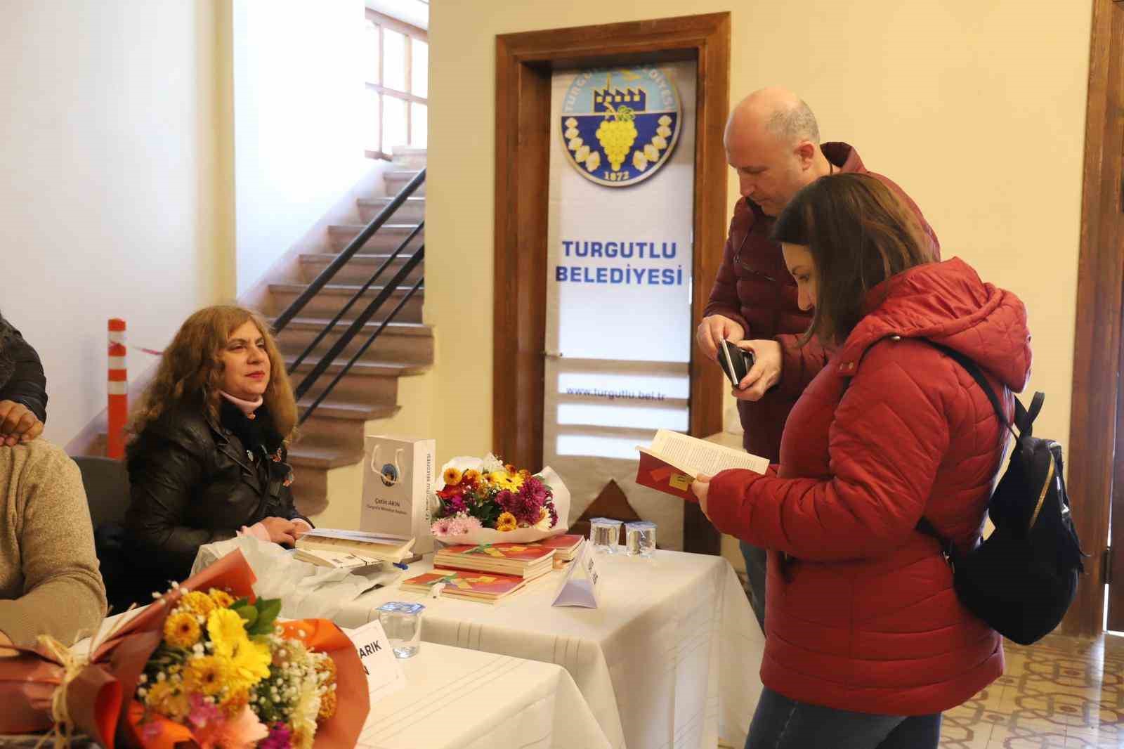 ‘Turgutlu yazarlarıyla buluşuyor’ programı beğenildi
