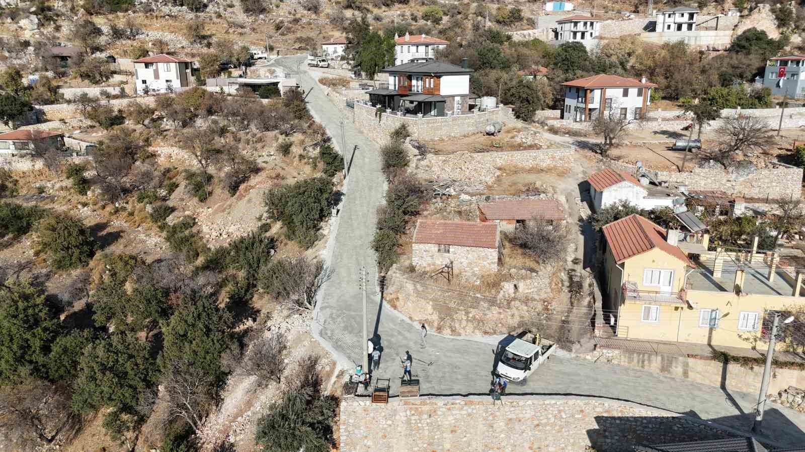 Marmaris Belediyesi’nden Söğüt Mahallesi’nde yol çalışması