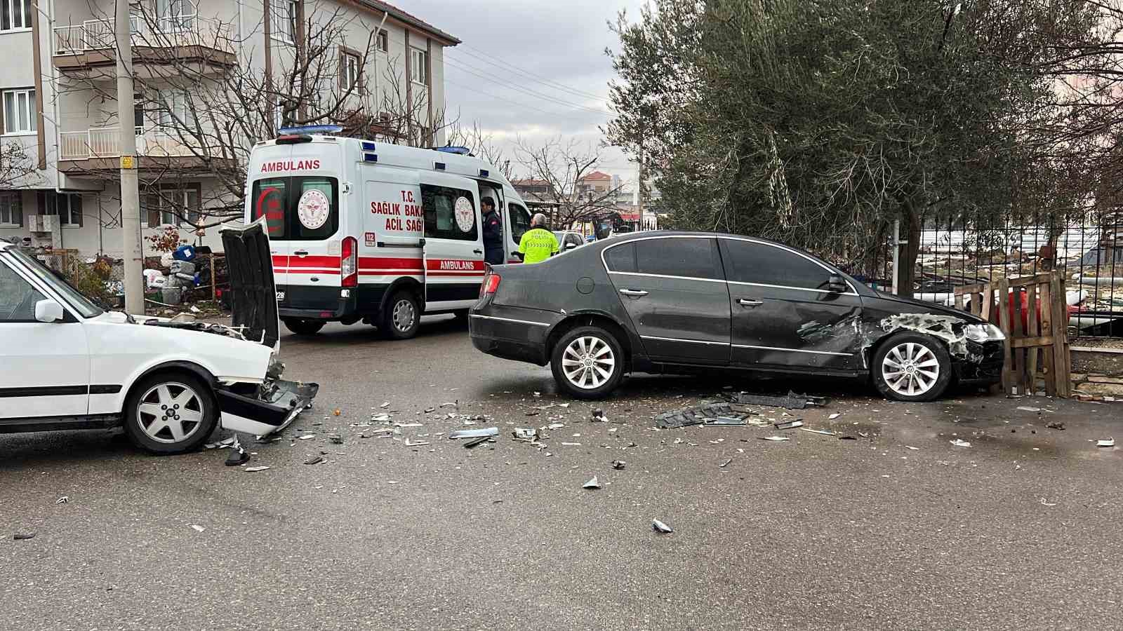 Burdur’da ehliyetsiz genç kaza yaptı: 1 yaralı
