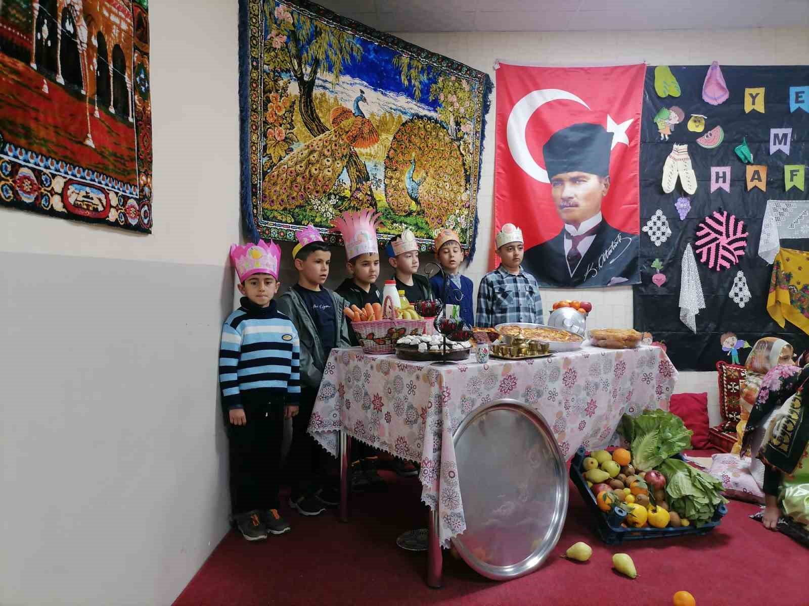 Hınıs&rsquo;ta yerli malı haftası etkinliği
