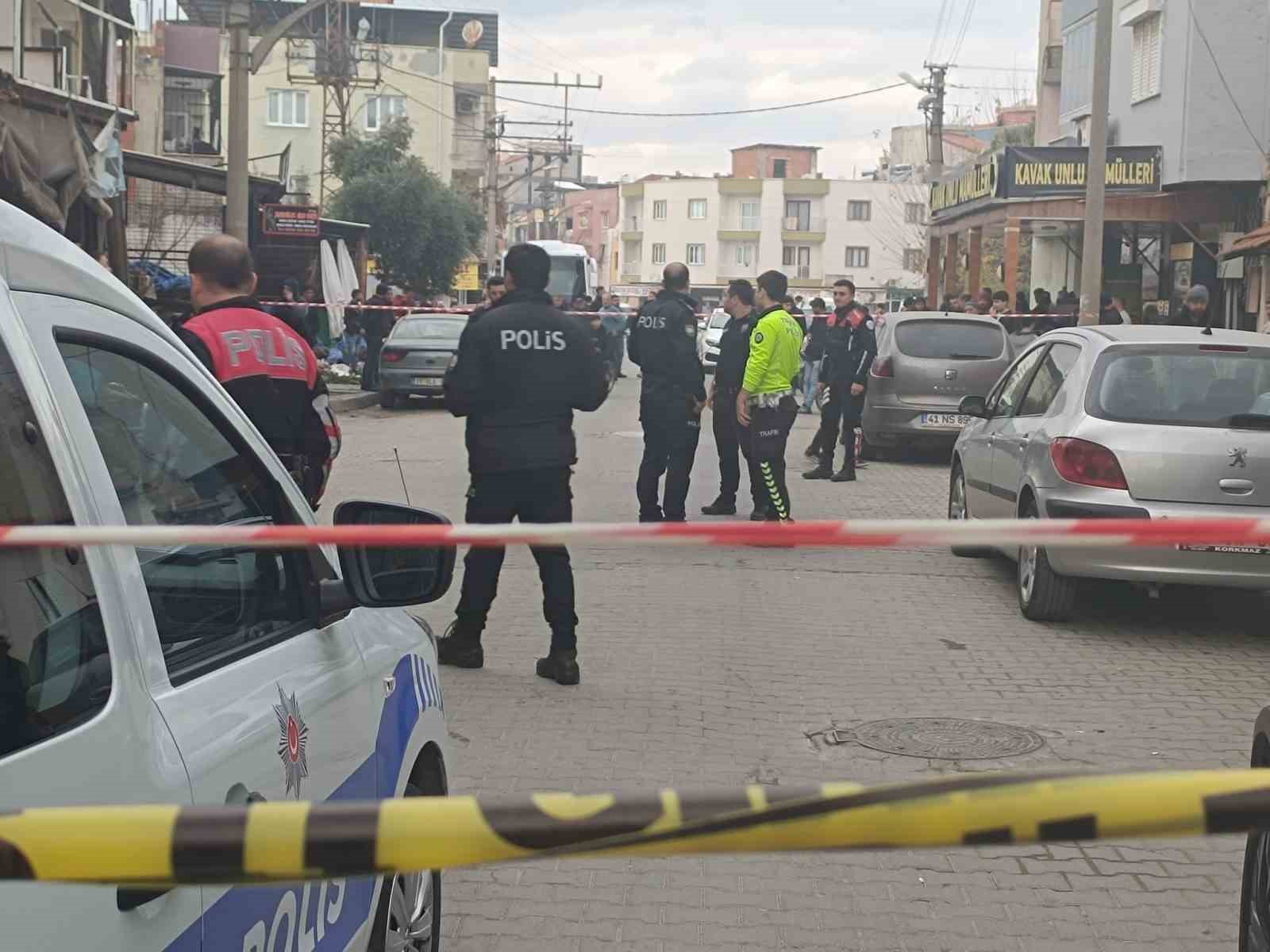 Turgutlu&rsquo;da 2 kişiyi yaralayan şahıs tutuklandı
