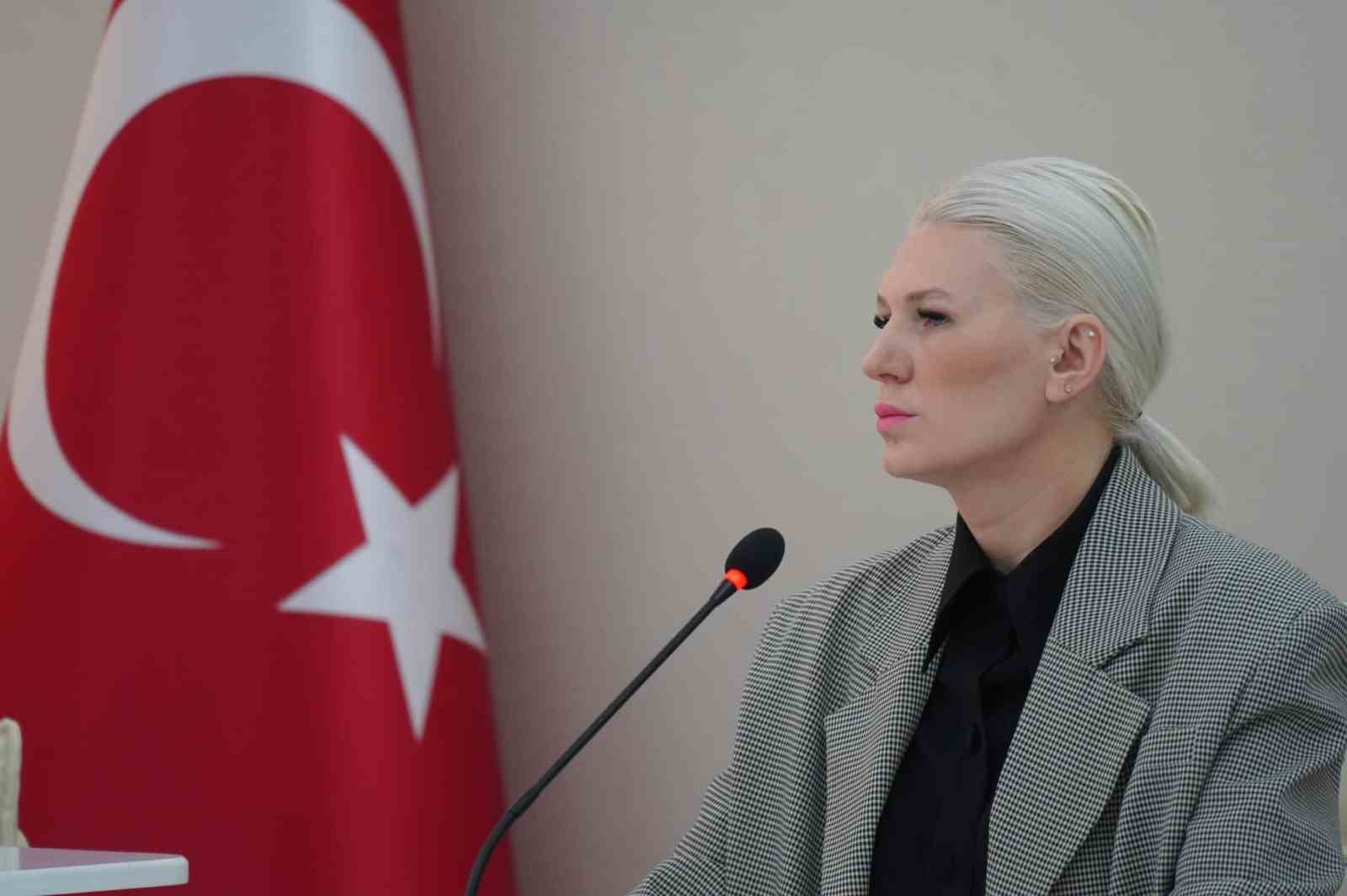 Başkan Subaşı, AVM inşaatında y&uuml;klenici firmaya y&uuml;klendi
