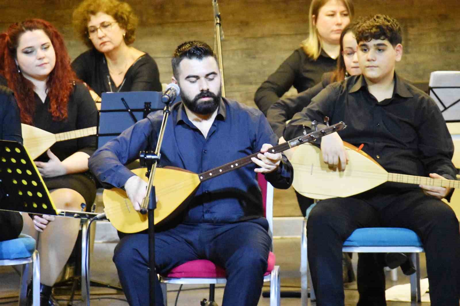 T&uuml;rk Halk M&uuml;ziği konseri ilgi g&ouml;rd&uuml;
