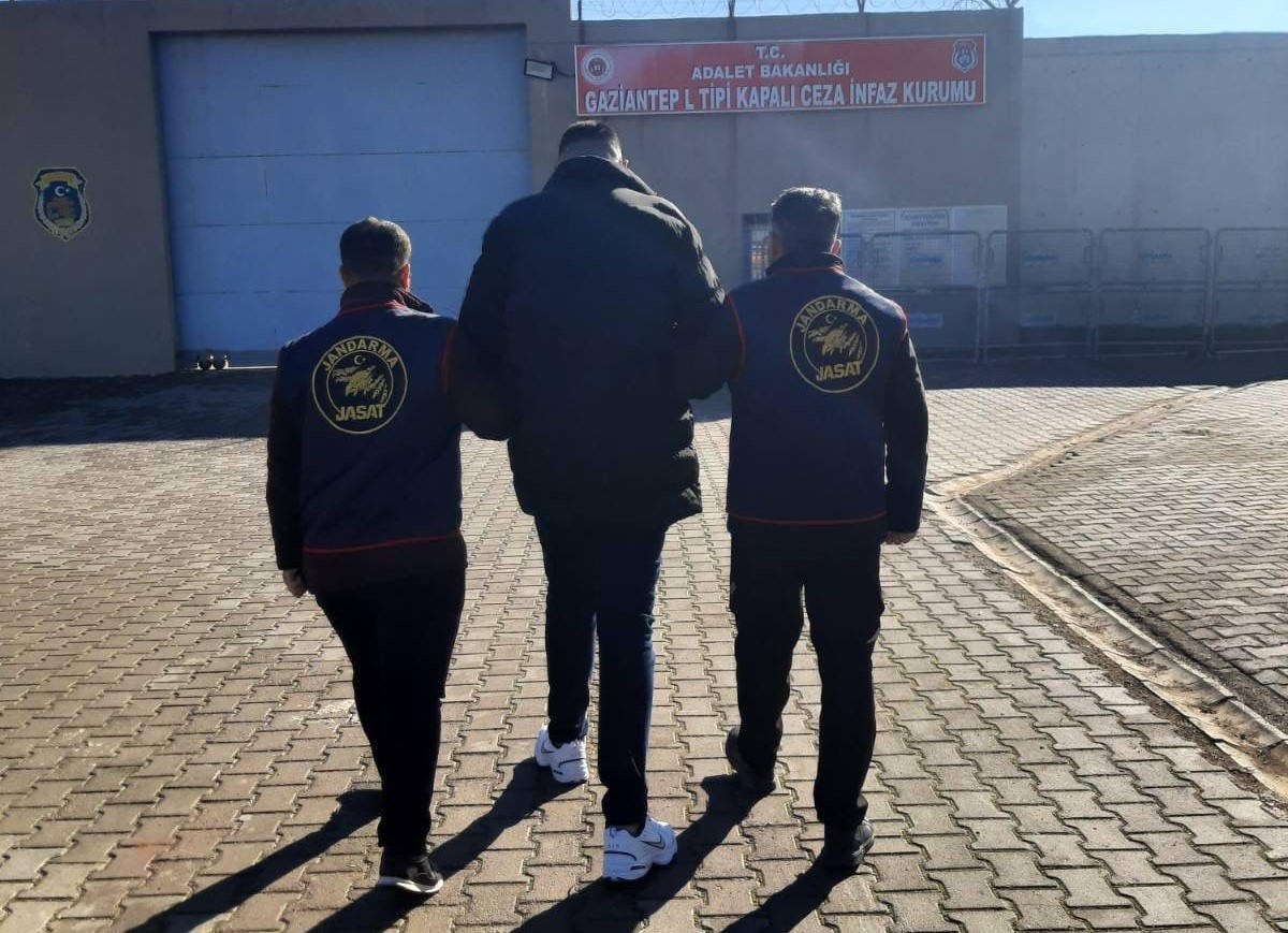 Kesinleşmiş 11 yıl cezası bulunan firariyi jandarma yakaladı