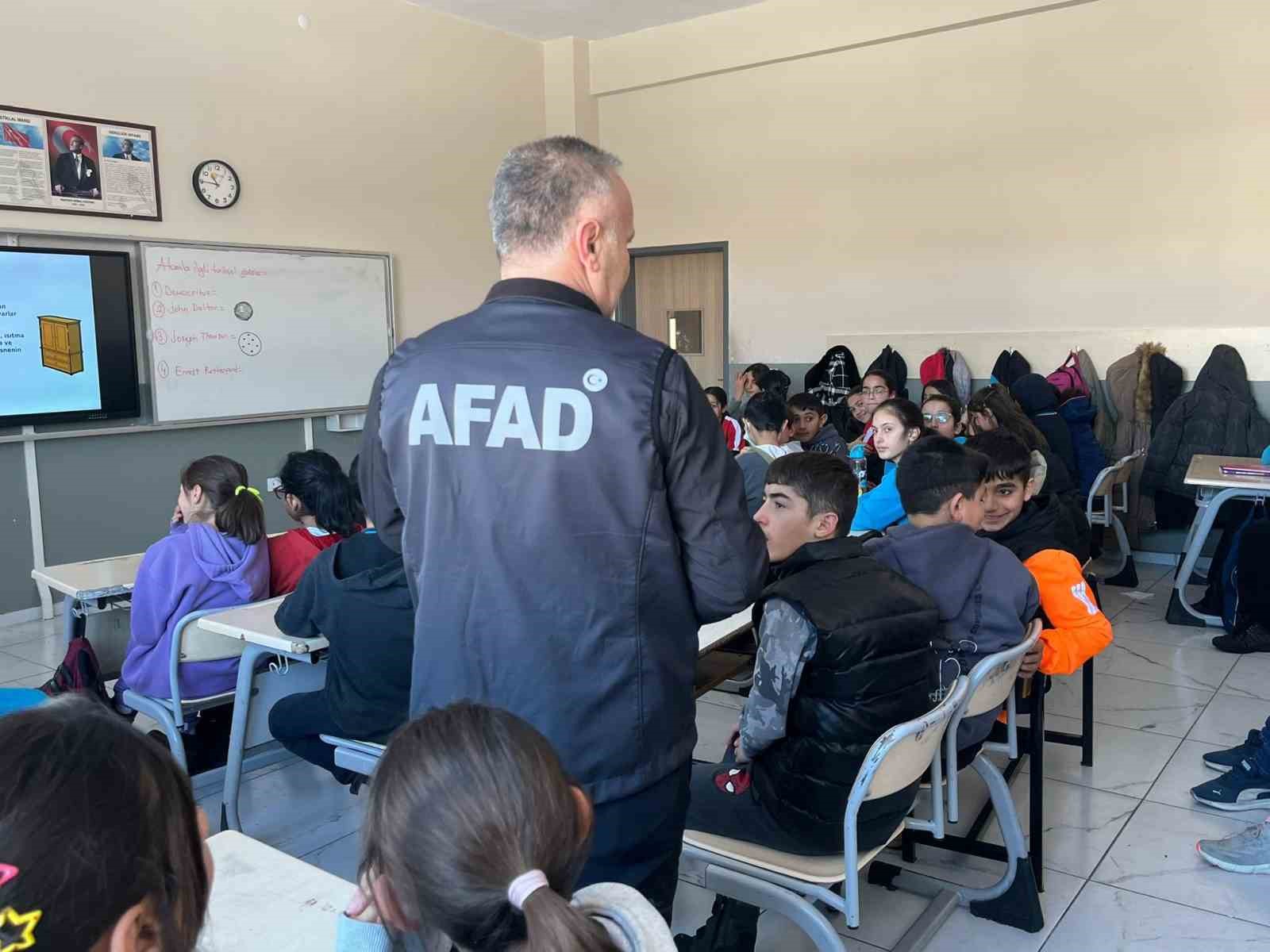 Kars&rsquo;ta &ouml;ğrencilere AFAD farkındalık eğitimi verildi
