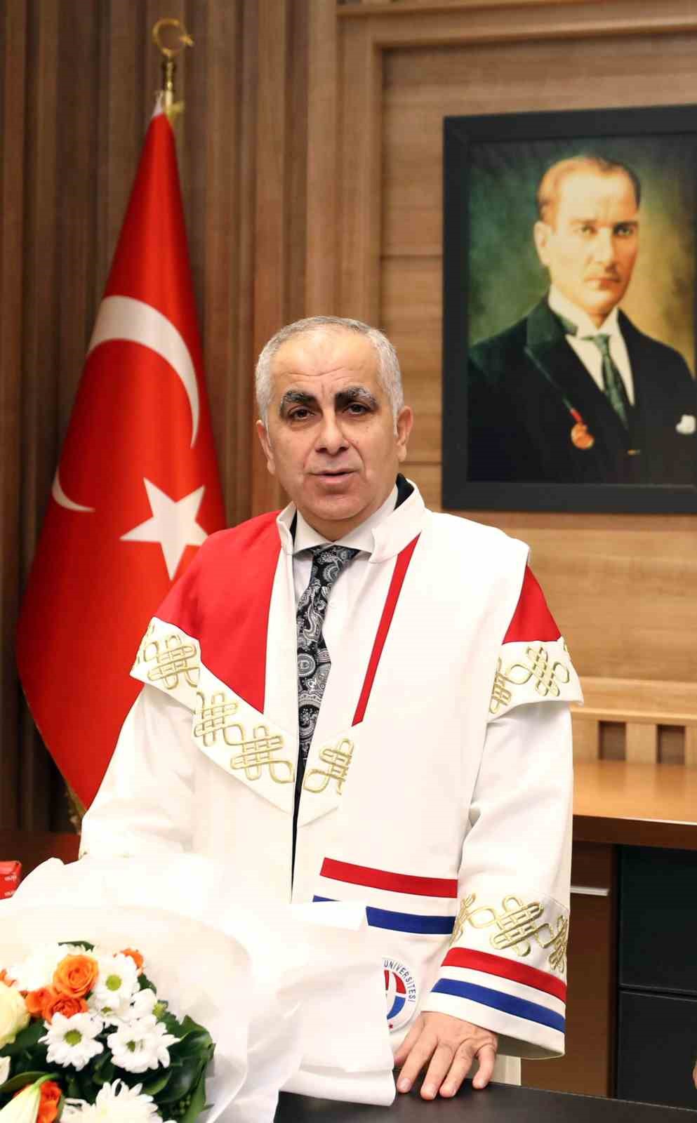 Gaziantep &Uuml;niversitesi&rsquo;nde devir teslim t&ouml;reni ger&ccedil;ekleştirildi
