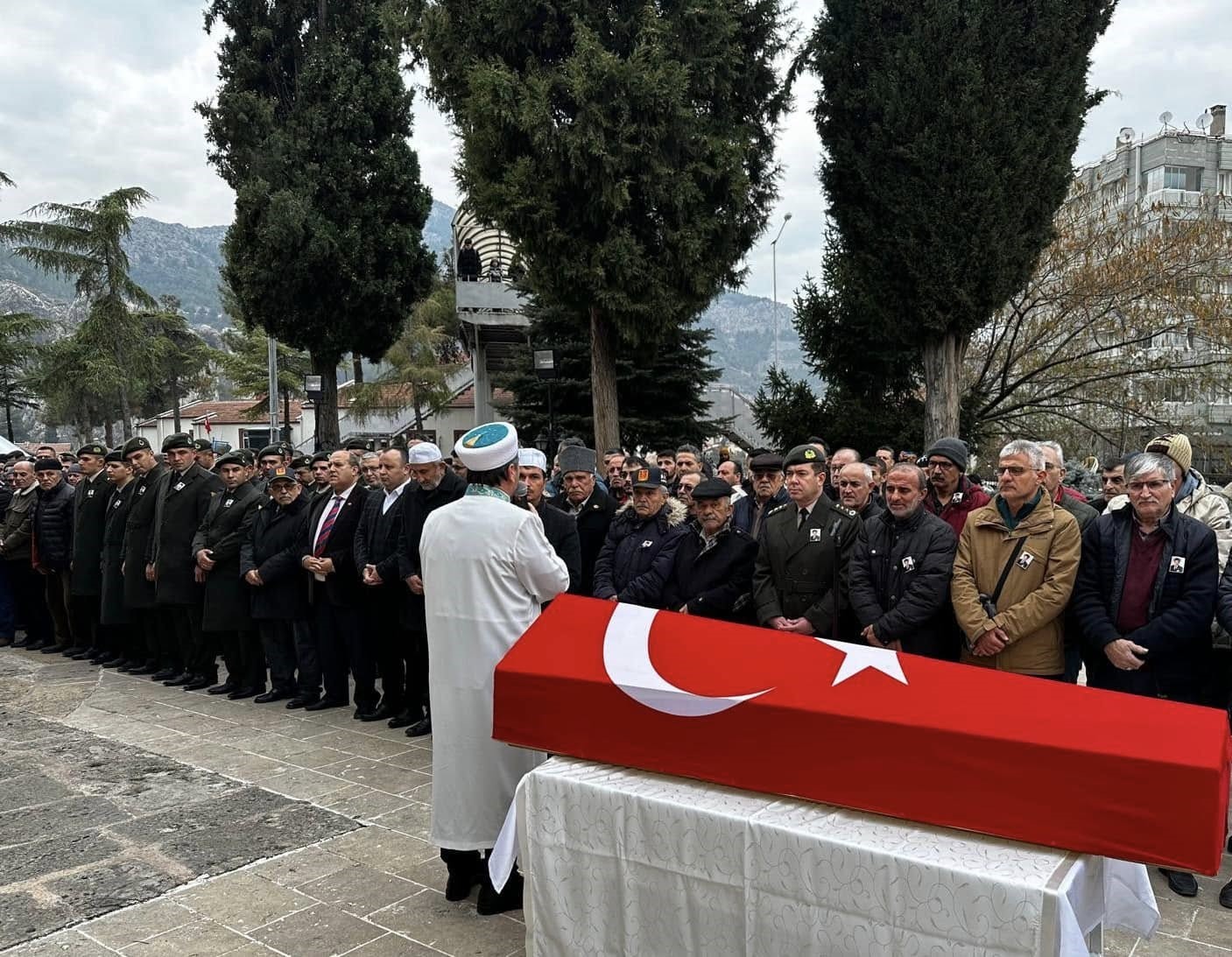 Amasya’nın son Kore gazilerinden Bayram Çelik son yolculuğuna uğurlandı