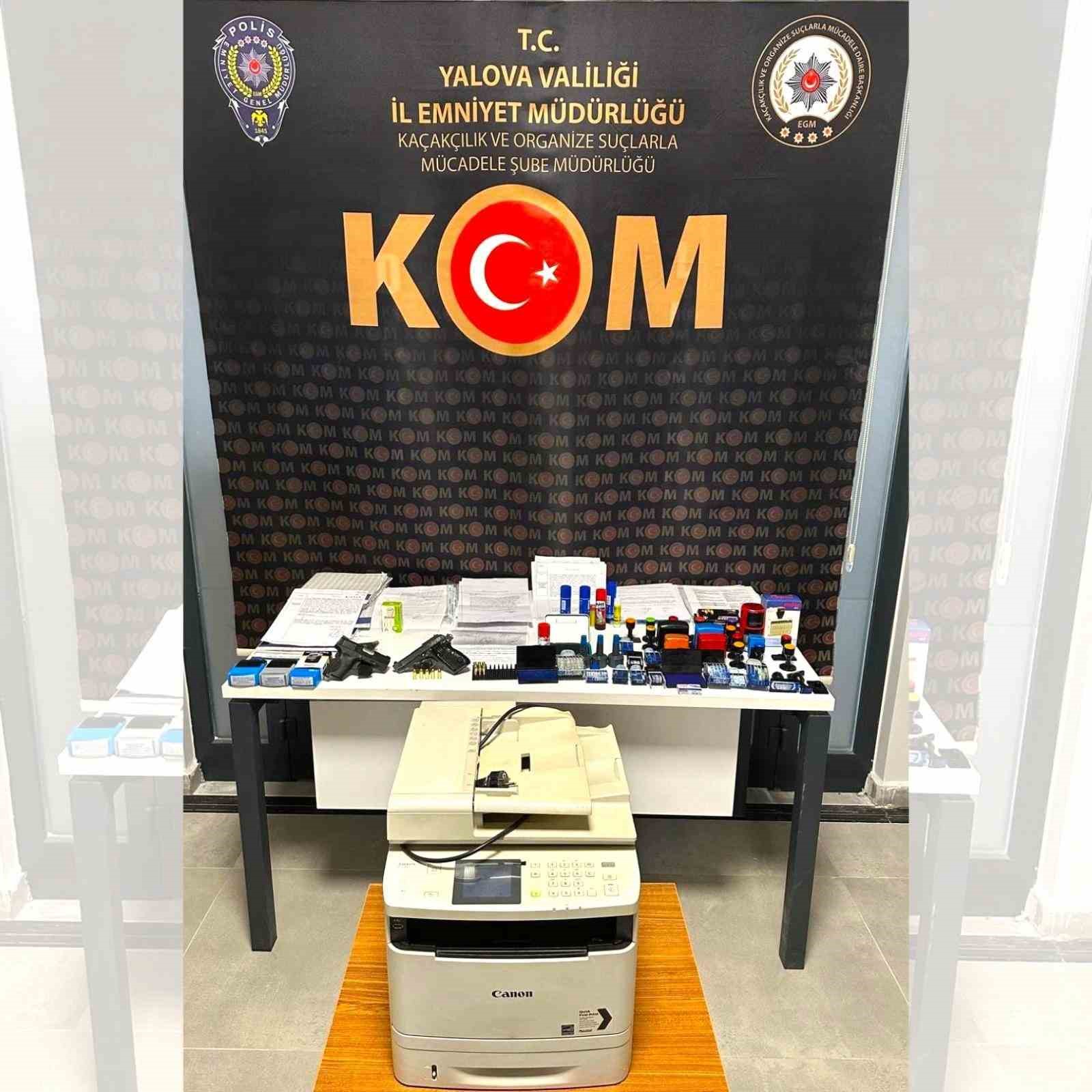 Yalova merkezli 3 ilde d&uuml;zenlenen operasyonla su&ccedil; &ouml;rg&uuml;t&uuml; &ccedil;&ouml;kertildi: 13 tutuklama
