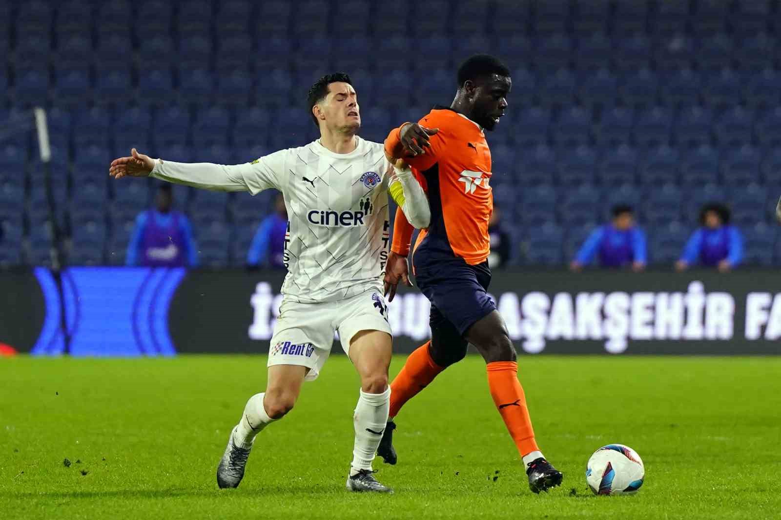 Trendyol Süper Lig: Başakşehir: 2 - Kasımpaşa: 1 (İlk yarı)