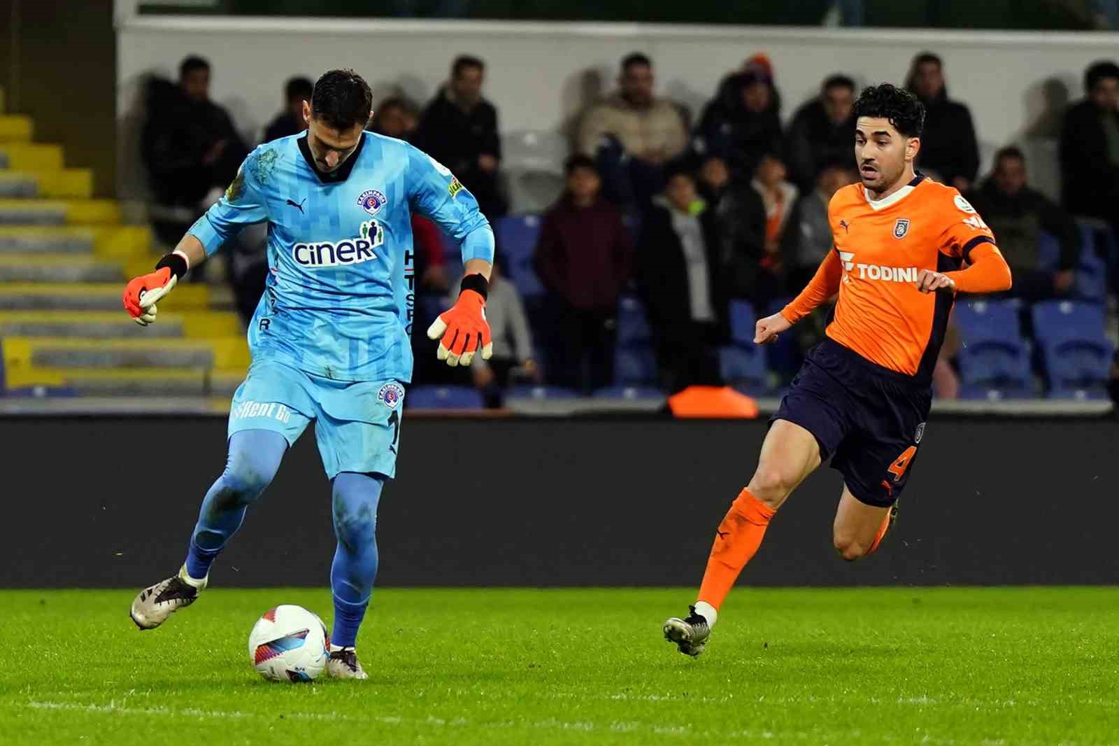 Trendyol Süper Lig: Başakşehir: 2 - Kasımpaşa: 1 (İlk yarı)
