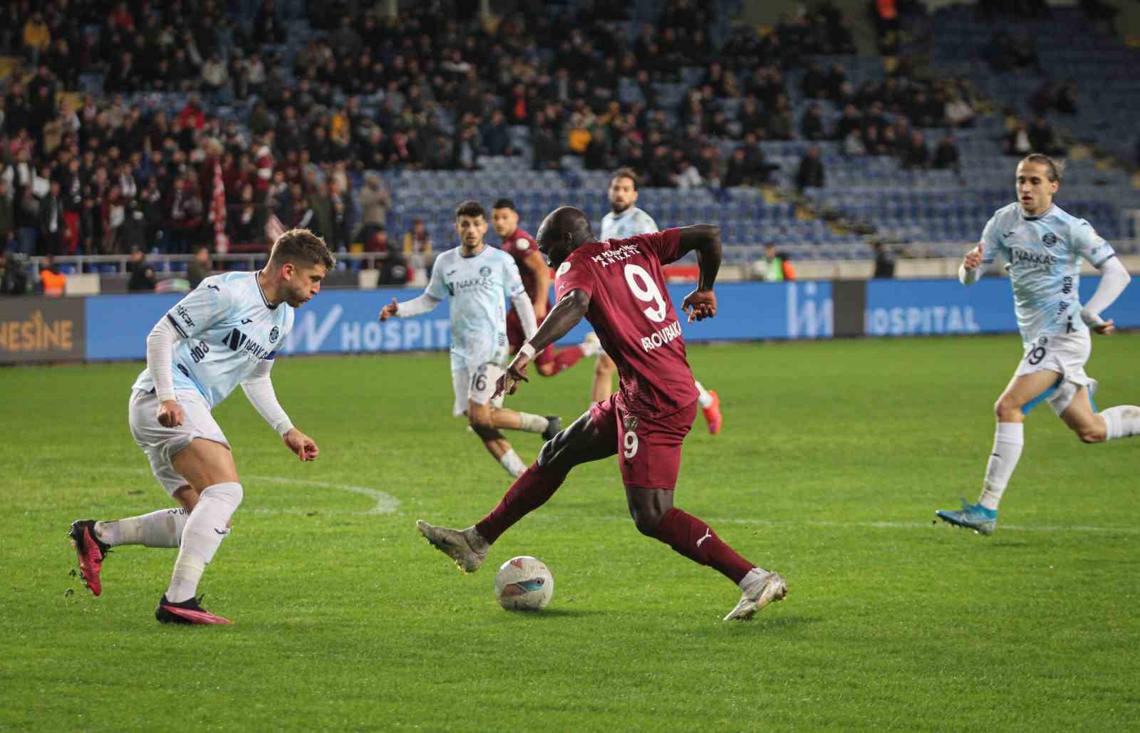 Trendyol Süper Lig: Atakaş Hatayspor: 1 - Adana Demirspor: 0 (İlk yarı)