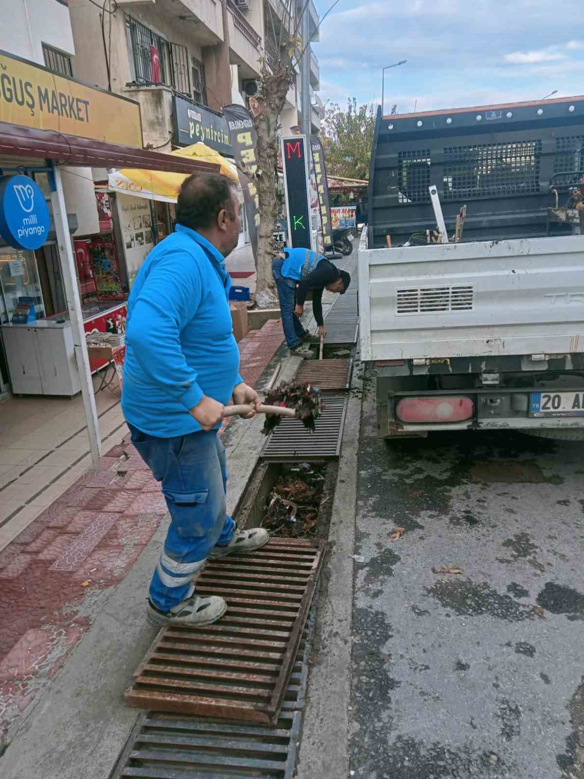 ASKİ ve Büyükşehir Belediyesi ekipleri teyakkuza geçti
