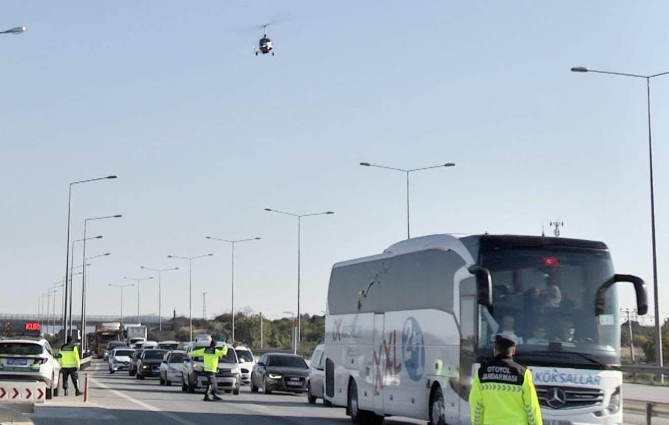 Otoyolda ’cayrokopter’le denetim: 20 araca cezai işlem uygulandı, 3 aranan şahıs yakalandı