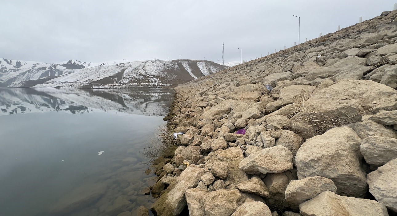 Y&uuml;ksekova&rsquo;da kuraklık alarmı: Barajda su seviyesi 20 metreye kadar d&uuml;şt&uuml;
