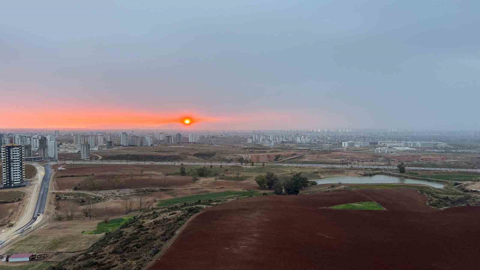 G&uuml;n doğumu kartpostallık g&ouml;r&uuml;nt&uuml;ler oluşturdu
