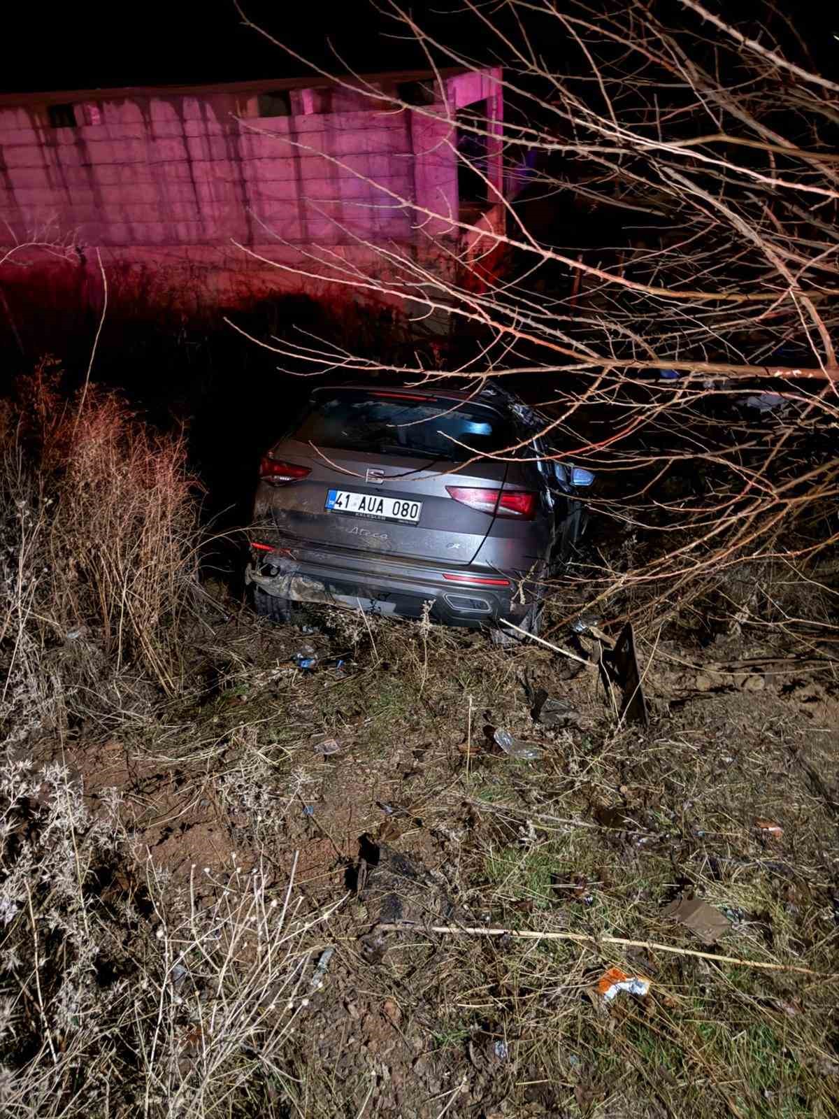 Batman’da otomobil şarampole yuvarlandı