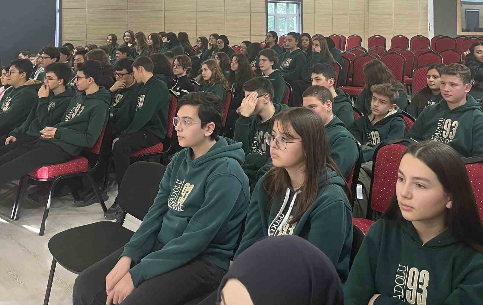 İznik Belediyesi&rsquo;nden gençlere çevre bilinci semineri başladı