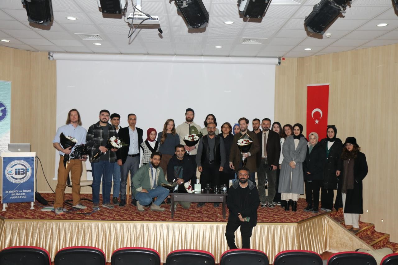 Van Yüzüncü Yıl Üniversitesi’nde ilham veren söyleşi: “Belgesel Sinema ve Fotoğraf”
