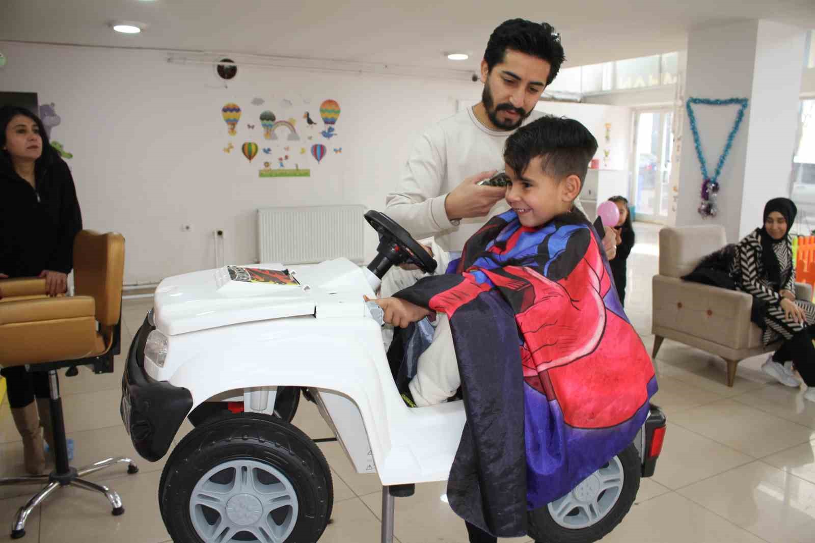 Van’da çocukların tıraş korkusuna eğlenceli çare
