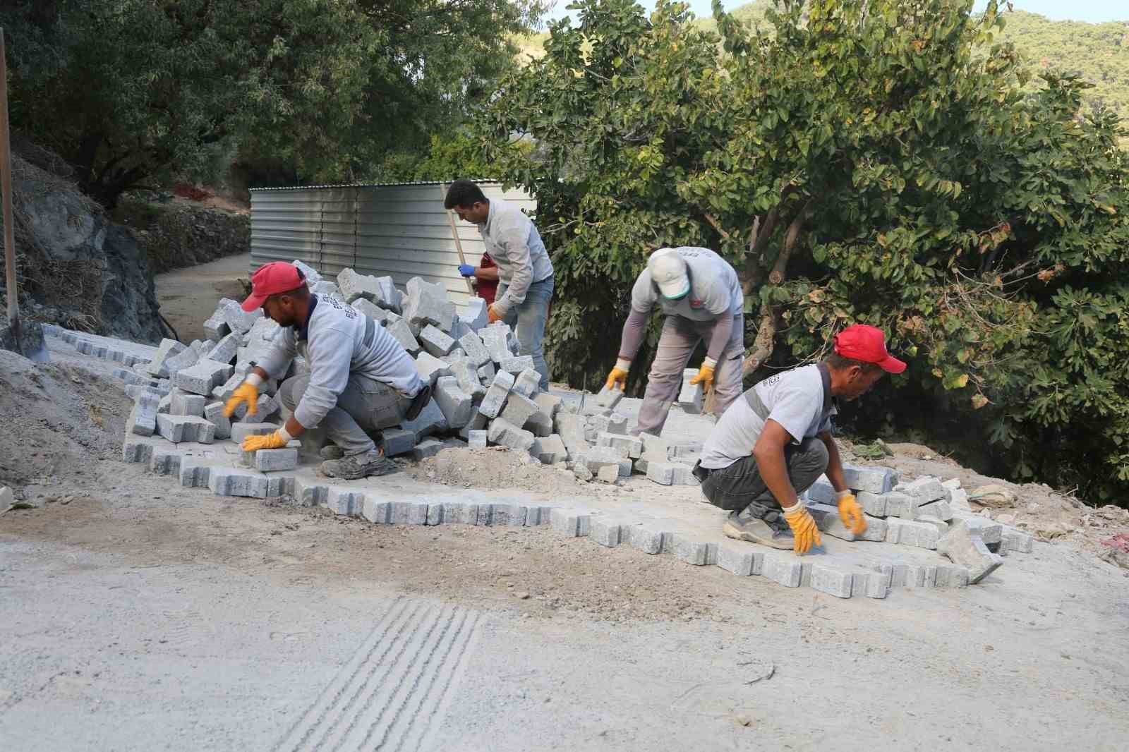 Başkan Yetişkin’den Efeler’e 65 milyonluk yol yatırımı
