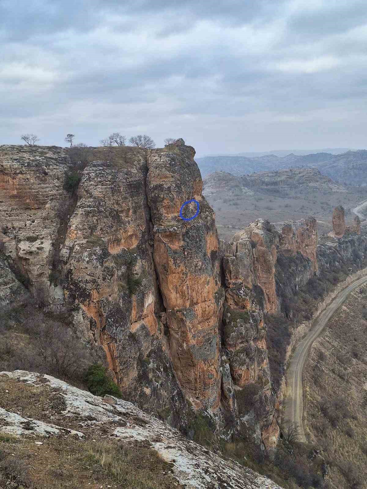 Batman&rsquo;da bin 500 rakımda mahsur kalan ke&ccedil;i i&ccedil;in kurtarma operasyonu
