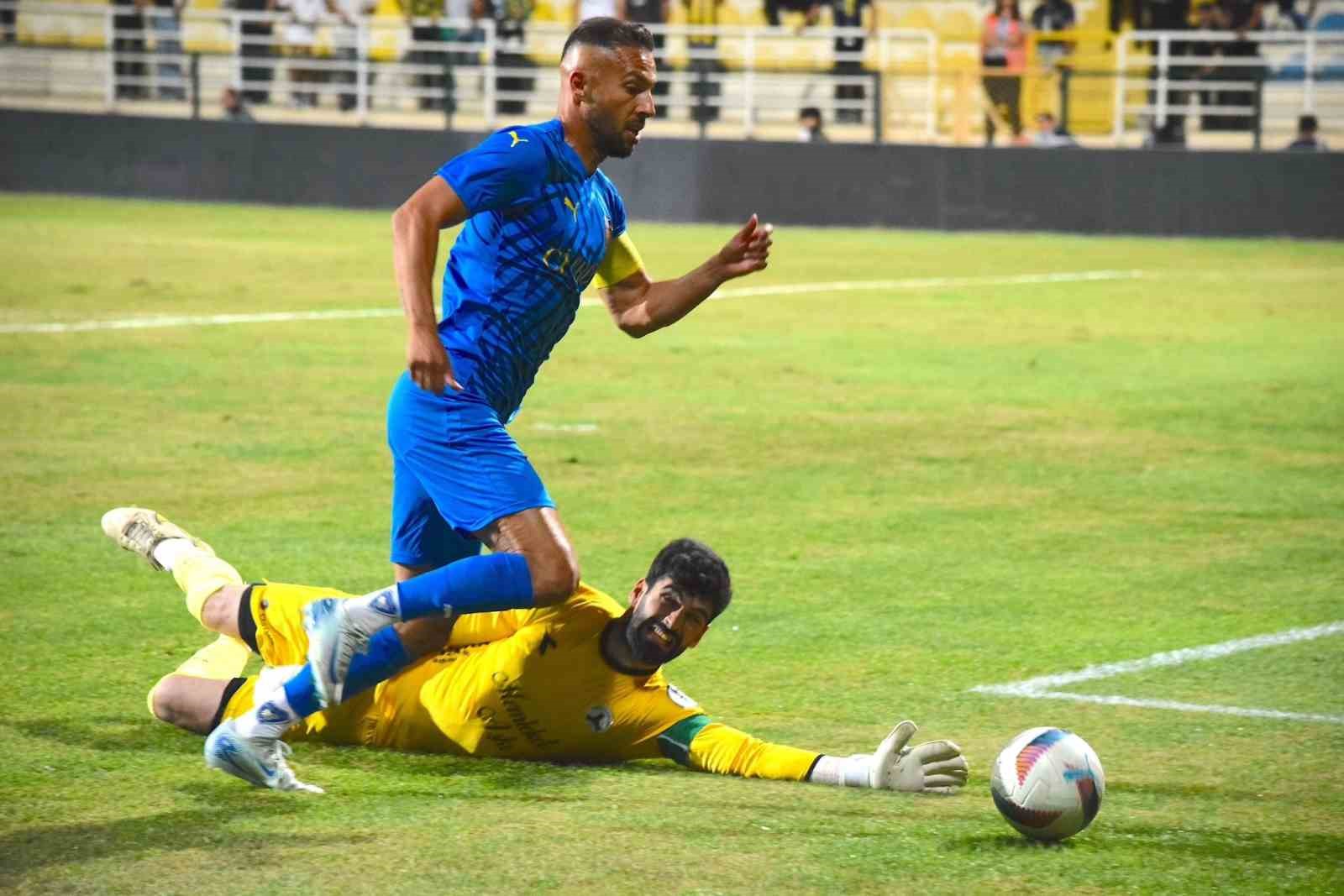 37 yaşındaki Yasin Öztekin, gol krallığında zirvenin sahibi
