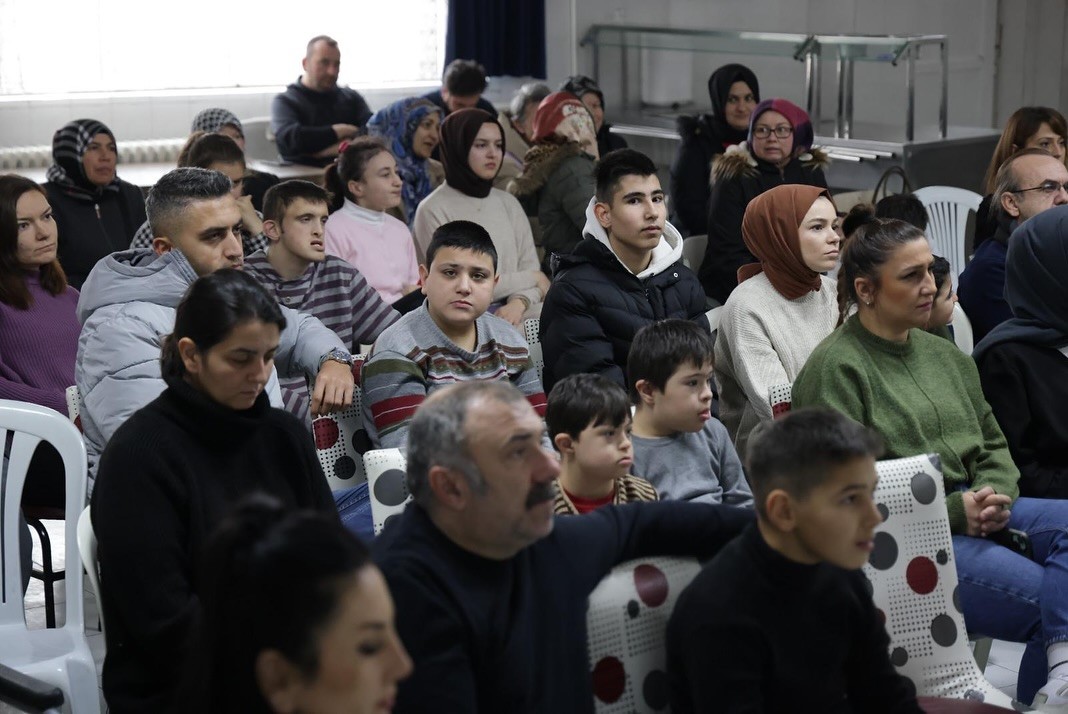 K&uuml;tahya Belediyesinden &Ouml;zel Eğitim Uygulama Okulu&rsquo;nda, Sıfır Atık&rdquo; konulu bilgilendirme eğitimi

