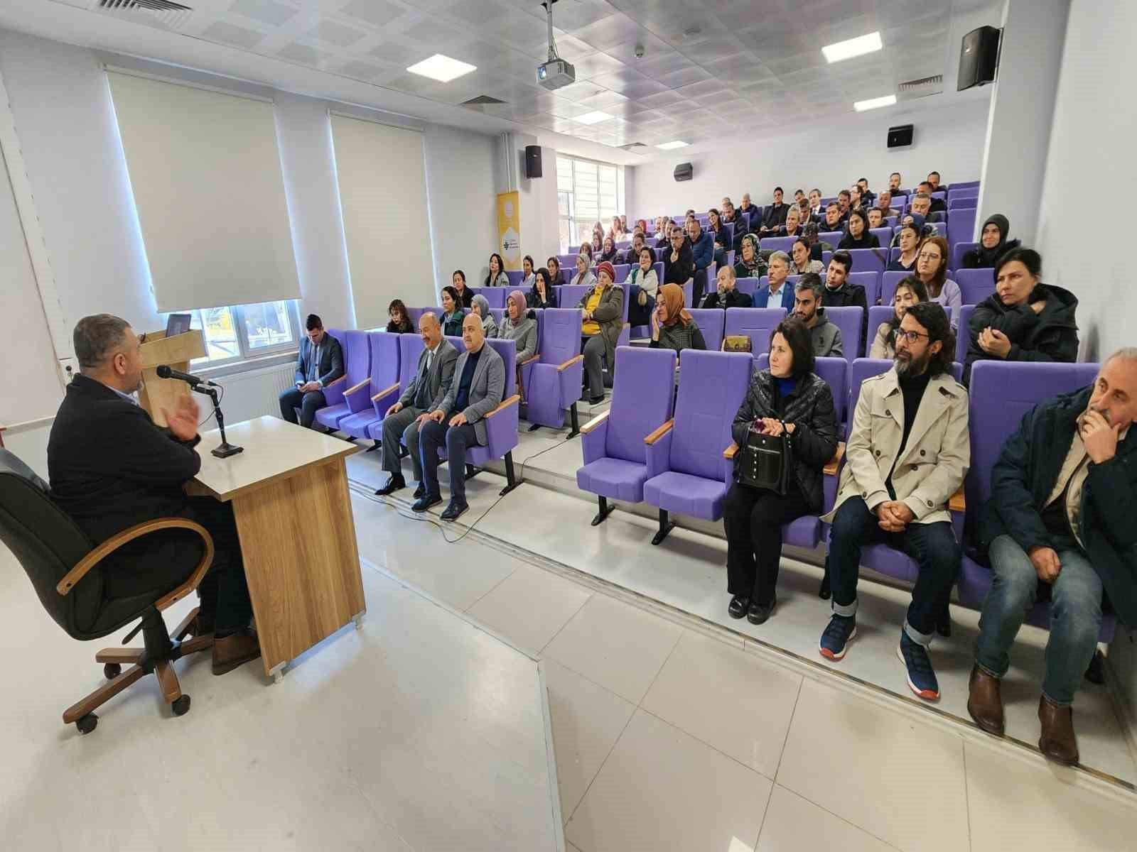 Kütahya’da, "Küresel Kültür Makinası" başlıklı söyleşi