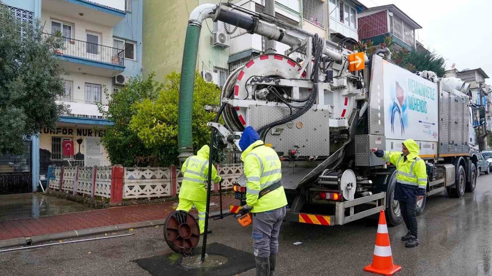 Mersin’de şiddetli yağışa karşı MESKİ ekipleri teyakkuzda
