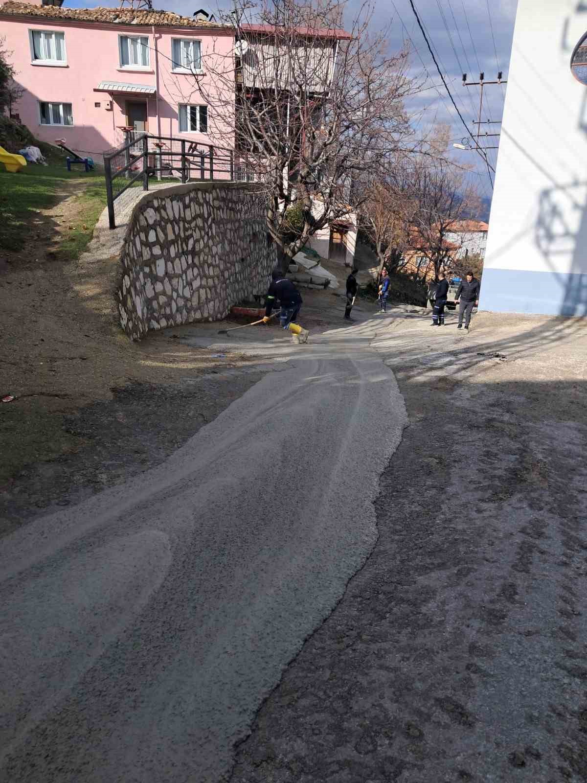 Babadağ’da yol iyileştirme çalışmaları sürüyor
