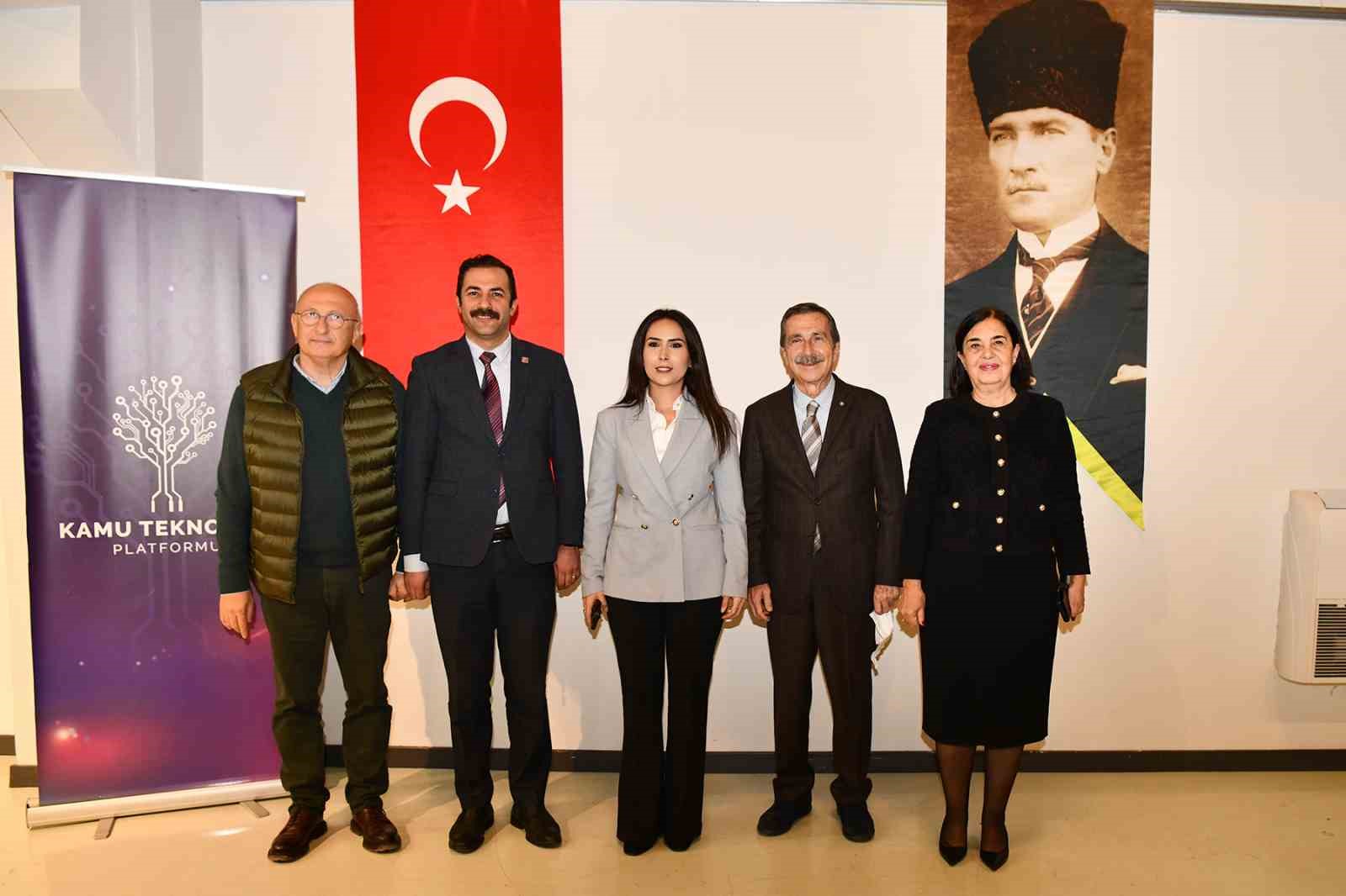 Tepebaşı’nda “Yapay Zekanın Politikaya Etkileri: Yeni Siyaset” paneli düzenlendi