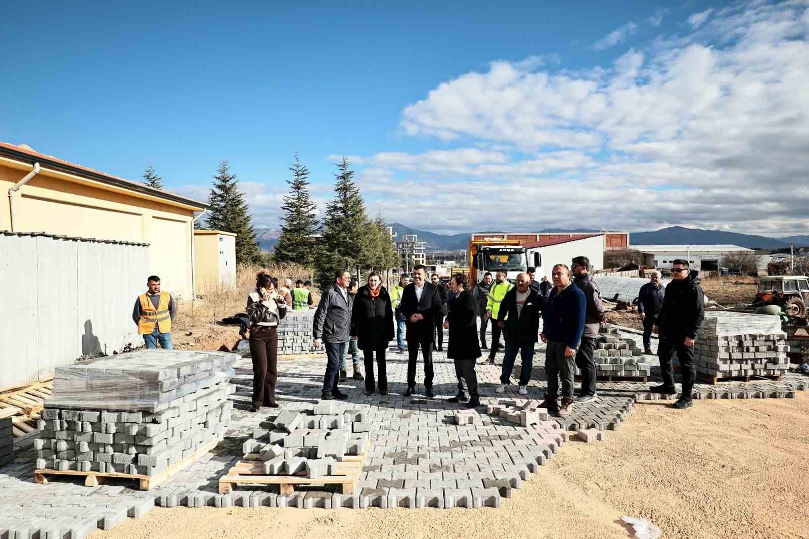 Başkan &Ccedil;avuşoğlu&rsquo;ndan il&ccedil;elerde hizmet maratonu
