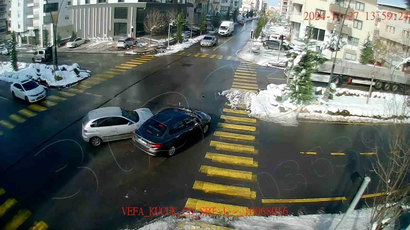 &rsquo;Kardan araba&rsquo; kazaya neden oldu
