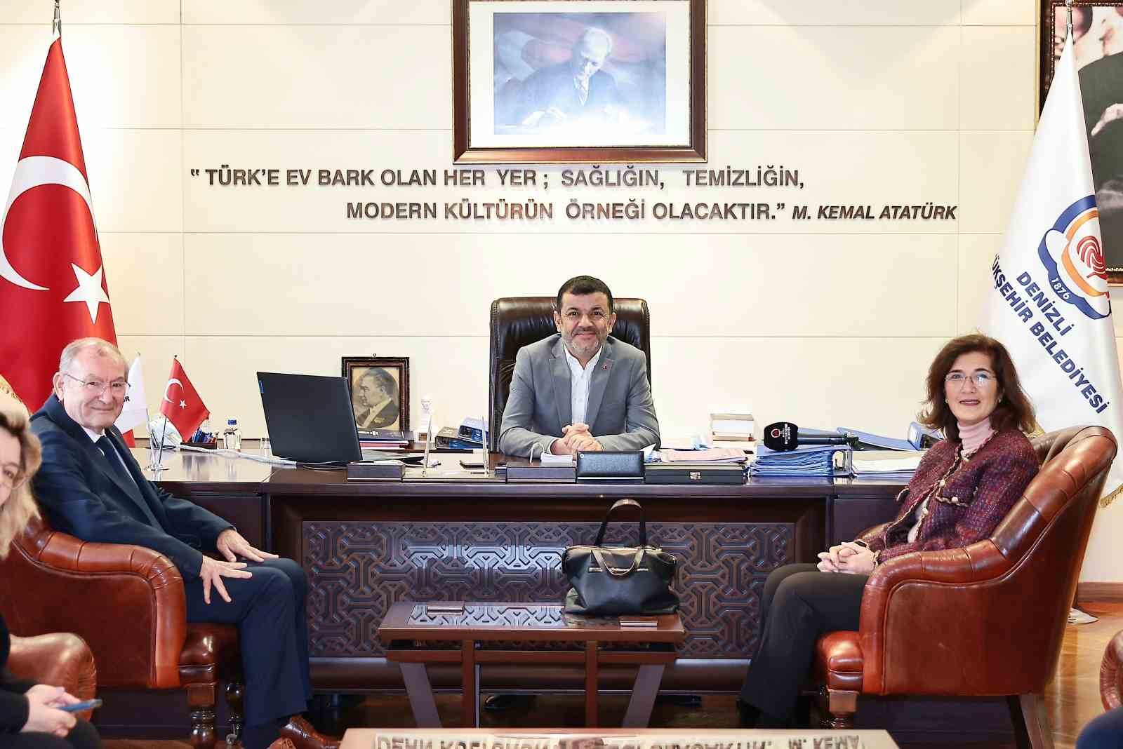 Denizli B&uuml;y&uuml;kşehir Kadın Meclisinden Başkan &Ccedil;avuşoğlu&rsquo;na ziyaret
