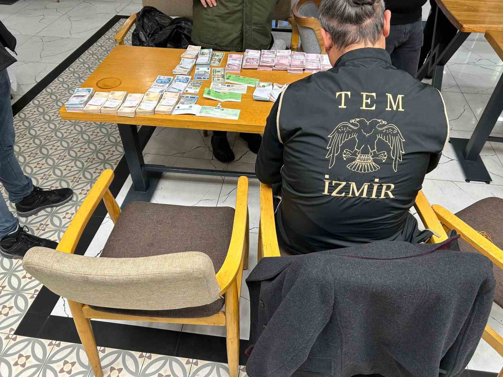 İzmir merkezli FETÖ operasyonunda gizli eyalet imamları yakalandı