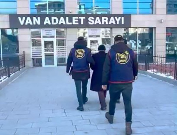 Van&rsquo;da kasten &ouml;ld&uuml;rme ve uyuşturucu ticaretinden aranan 2 şahıs tutuklandı
